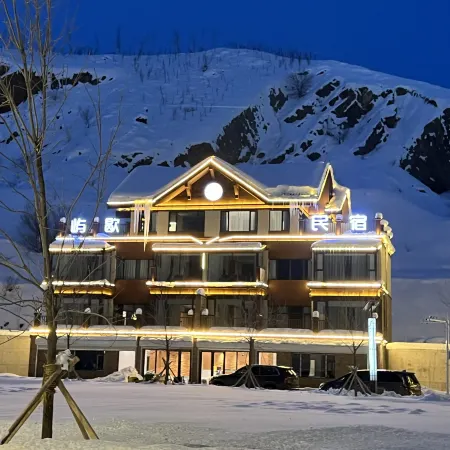 Altay Yuxie Homestay (Jiangjun Mountain International Ski Resort) Отели рядом с достопримечательностью «Скидный лагерь в Алтае, Синьцзян»
