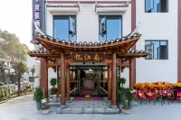 Yichang Shanju Resort Hotel (Three Gorges Dam) Hotels near Huanglong Waterfall