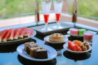 The Horizontal Hotel Pacitan - breakfast