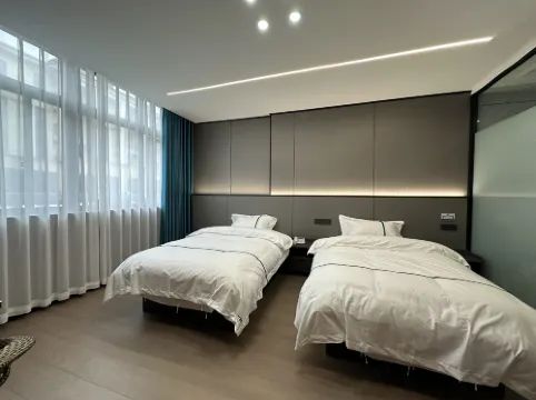 Changxing Red Leaf Room
