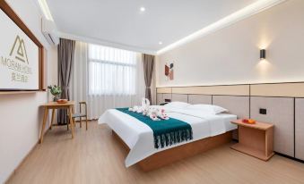 Moran Hotel (Yishui Oriental Shopping Centre Chang'an Middle Road Branch)