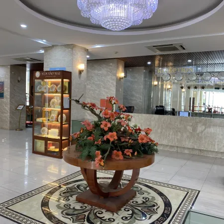 Nguyen Quyen Hotel Отели рядом с достопримечательностью «Центральный Цирк»