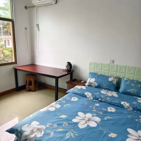 Wanning Hongyu Inn