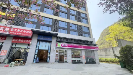 Golden Pavilion Biyu, Nanming District Отели рядом с достопримечательностью «Guizhou Police College»