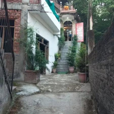 Goroomgo Wood Villa Palace Himachal Pradesh