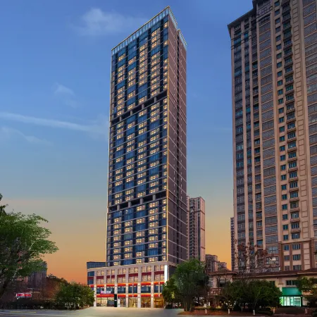 Luxe Hotel (Yiyang City College Branch)