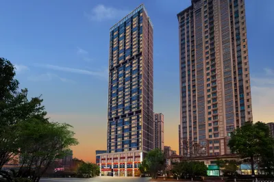 Luxe Hotel (Yiyang City College Branch)