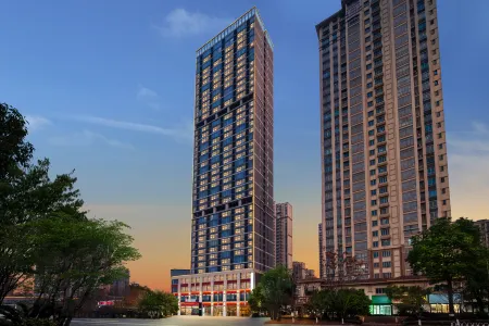 Luxe Hotel (Yiyang City College Branch) Отели рядом с достопримечательностью «First Village of Great Changes in the Mountains»