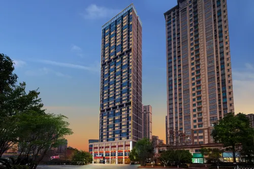 Luxe Hotel (Yiyang City College Branch)