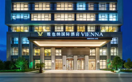 Vienna International Hotel (Hai'an Riyue Road) Отели рядом с достопримечательностью «Kongzi Square»