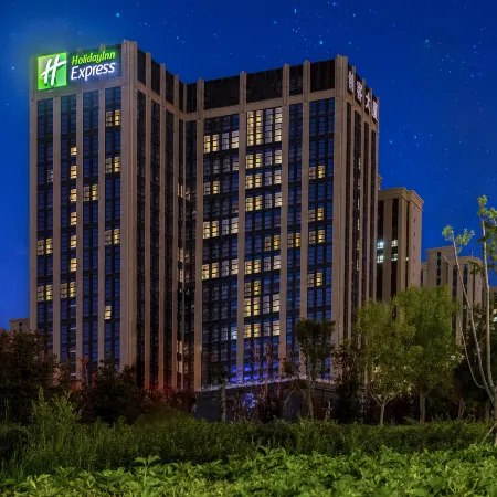 Holiday Inn Express URUMQI STATION by IHG Отели рядом со станцией Wulumuqi Railway Station