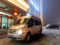 Hongbang Hotel (Urumqi International Airport) - parking