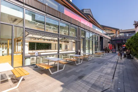 Sia Suites (Chengdu Tai Koo Li) Отели рядом со станцией Chengdu East Railway Station