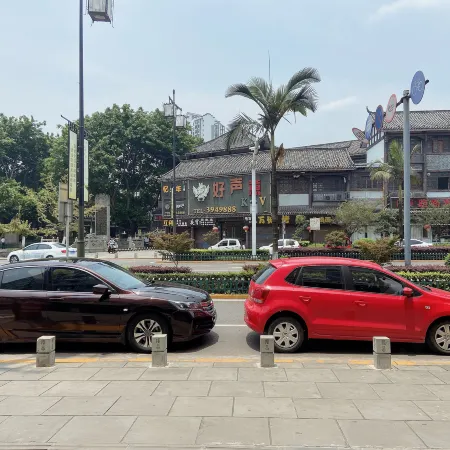 Longchang Baiyun Hotel