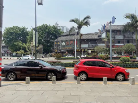 Longchang Baiyun Hotel