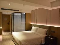 上海浦东温德姆酒店 - 高级大床房(无窗)