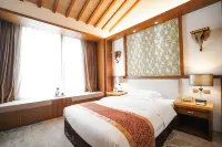 Huifeng Hotel - غرفة مطلة على الجبل