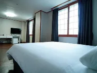جيجو أورا ستاي Hotels near تابدونغ سكوير