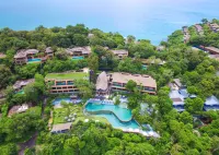 Sri Panwa Phuket Luxury Pool Villa Hotel Отели рядом с достопримечательностью «Ao Makham Minimart»