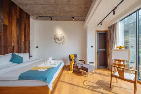 Floral Lux Hotel·Yichun Jiuyu Xinzhi Light Luxury Homestay (Mingyueshan Hot Spring Resort Branch) Отели в г. Ичунь