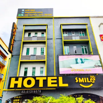 Smile Hotel Danau Kota Отели рядом с достопримечательностью «Колледж TAR»