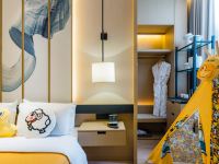 云和夜泊酒店(上海国际旅游度假区店) - 小黄鸭主题房