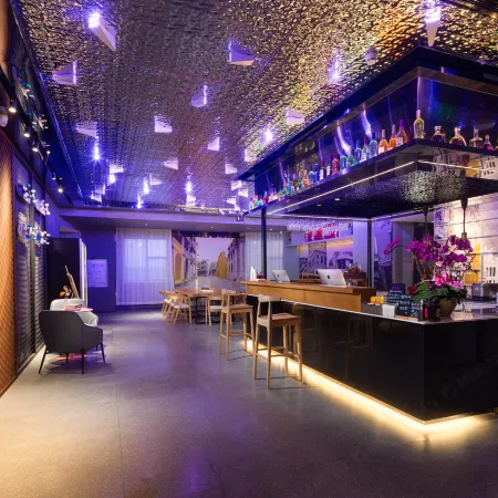 Weilaideng Hotel (Guangzhou Zhujiang New Town Jinan University Store) Отели рядом с достопримечательностью «Станция метро Gangding»
