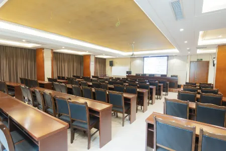 Nujiang Holiday Hotel