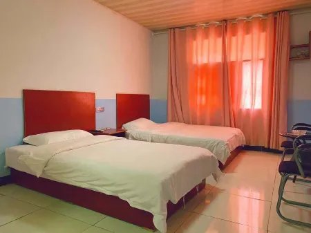 Queshan Xiaotiandi Hotel