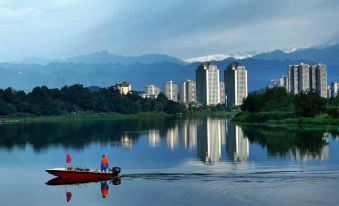 Cheerer Lake Hotel