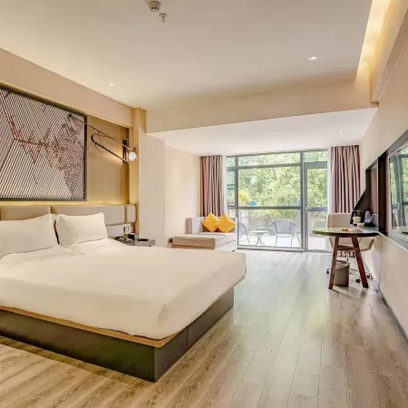 IU hotel (Beihai Old Street Underwater World)