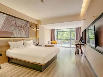 IU hotel (Beihai Old Street Underwater World) Hotels near Beihai Underwater World