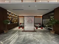 QIANNA HOTEL(Fugou High-Speed Rail South Station Artificial Lake)