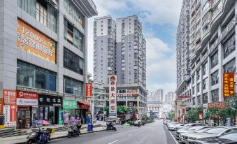 Yajing Holiday Hotel (Zunyi Haier Avenue Dongxin Rainbow City)