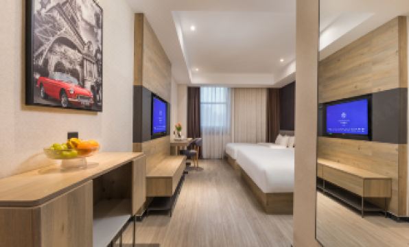 Starway Hotel (Huzhou Wuyue Plaza Taihu Road)