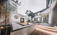 Yansheng Jingyue Designer Hot Spring B & B