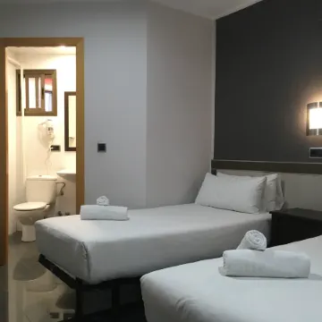 Hostal Levante Отели рядом с достопримечательностью «Готический квартал»