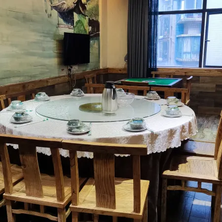 Cloud Gathering Hotel (Chenzhou Wuling Square Chenzhou Station Store)