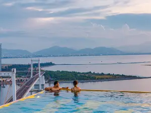 Wyndham Danang Golden Bay