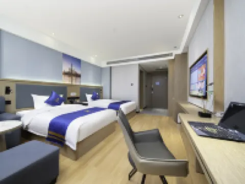 Super 8 Selected Hotel (Century Avenue Branch, Bachu County) Hoteles en Condado de Maralbexi