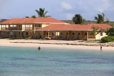 Rendezvous Bay Hotel Отели в г. Blowing Point Village