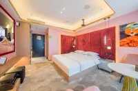 Camphor Tree Hotel - Parkering