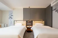 Madison Hotel at Business District of Yangzhou East High Speed Railway Station Hotels in Yangzhou