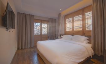 Taihu Lake Traditional Water Town Inn