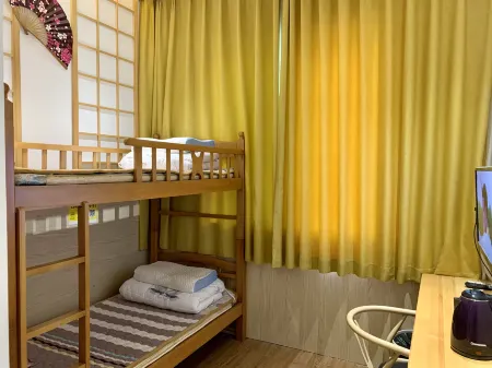 Qomoyard • Youth Hostel (Guangzhou South Railway Station)