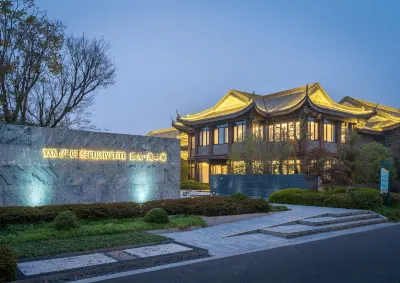 Yangzhou Seclusive Life Hot Spring Resort Hotels near CPC Yangzhou Hanjiang District Committee Party School