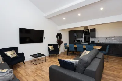 Concert Square Apartments by Happy Days Hotels in 