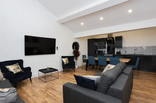 Concert Square Apartments by Happy Days