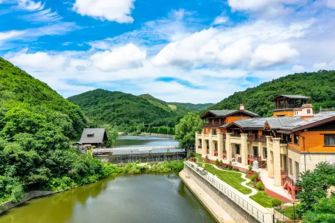 Floral Lux Hotel·Yu Homestay (Dalian Hongqigu Branch)