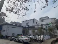 Yinhe E-sports Apartment (Ganzhou Railway Station Wanda Plaza)